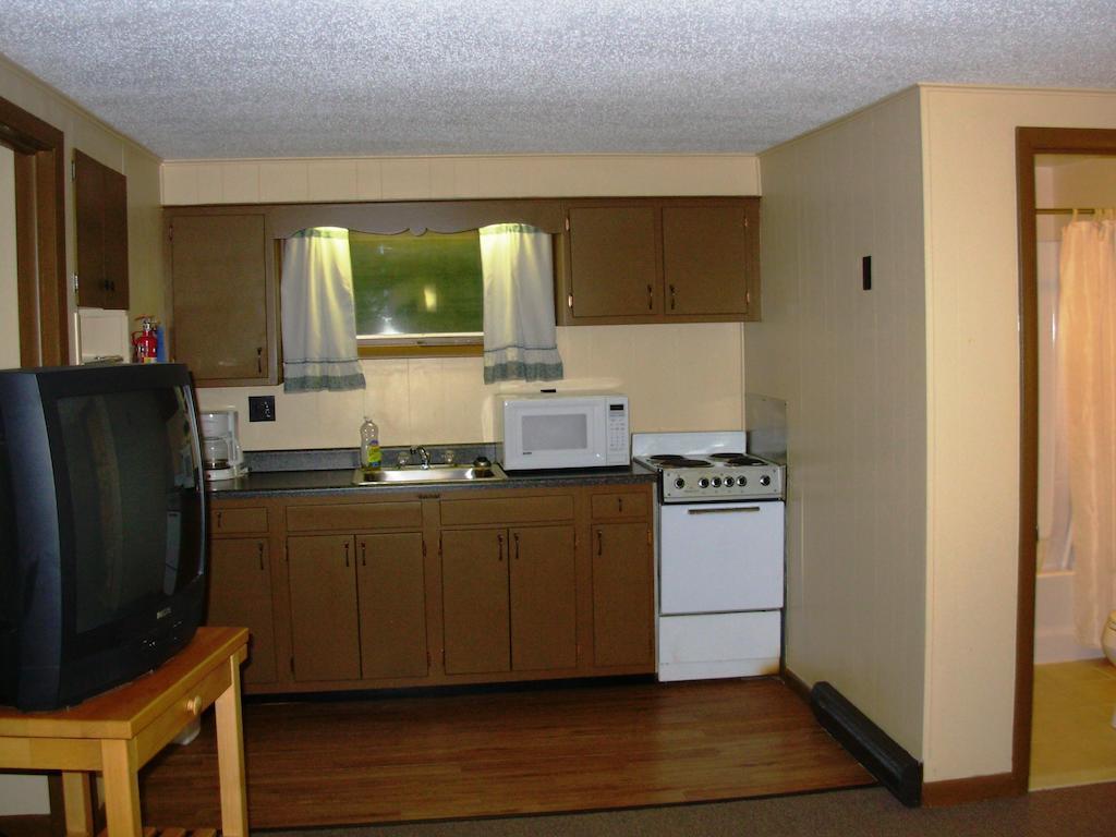 Red Carpet Inn On The Lake - Oneonta Exterior foto
