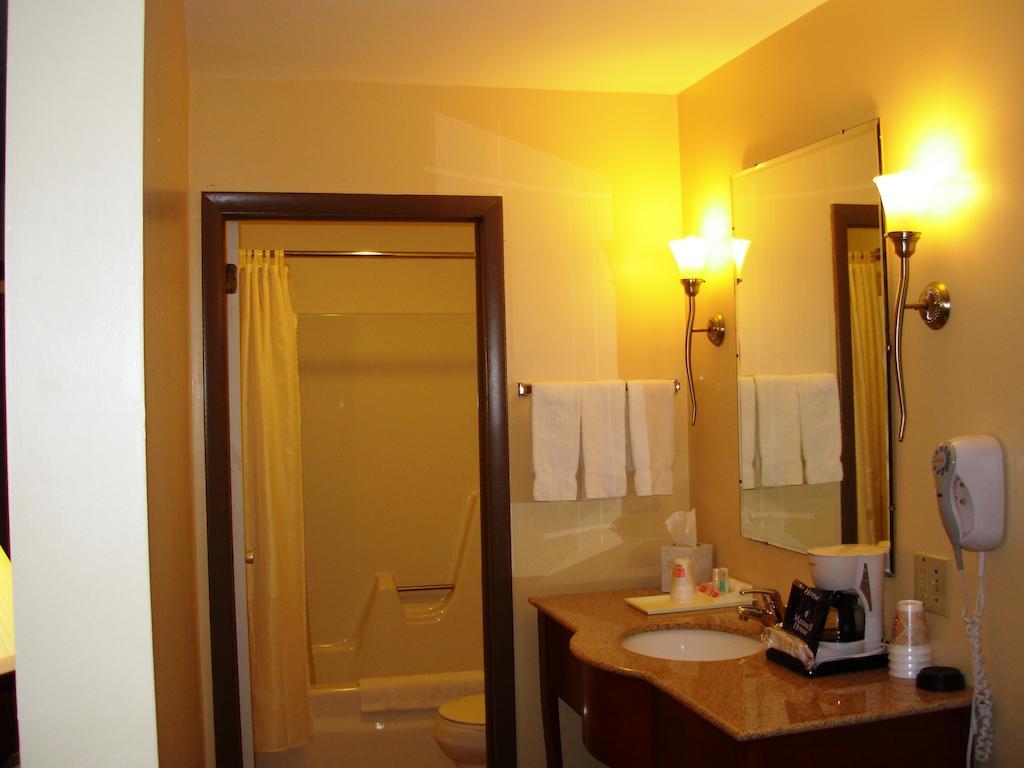 Red Carpet Inn On The Lake - Oneonta Exterior foto